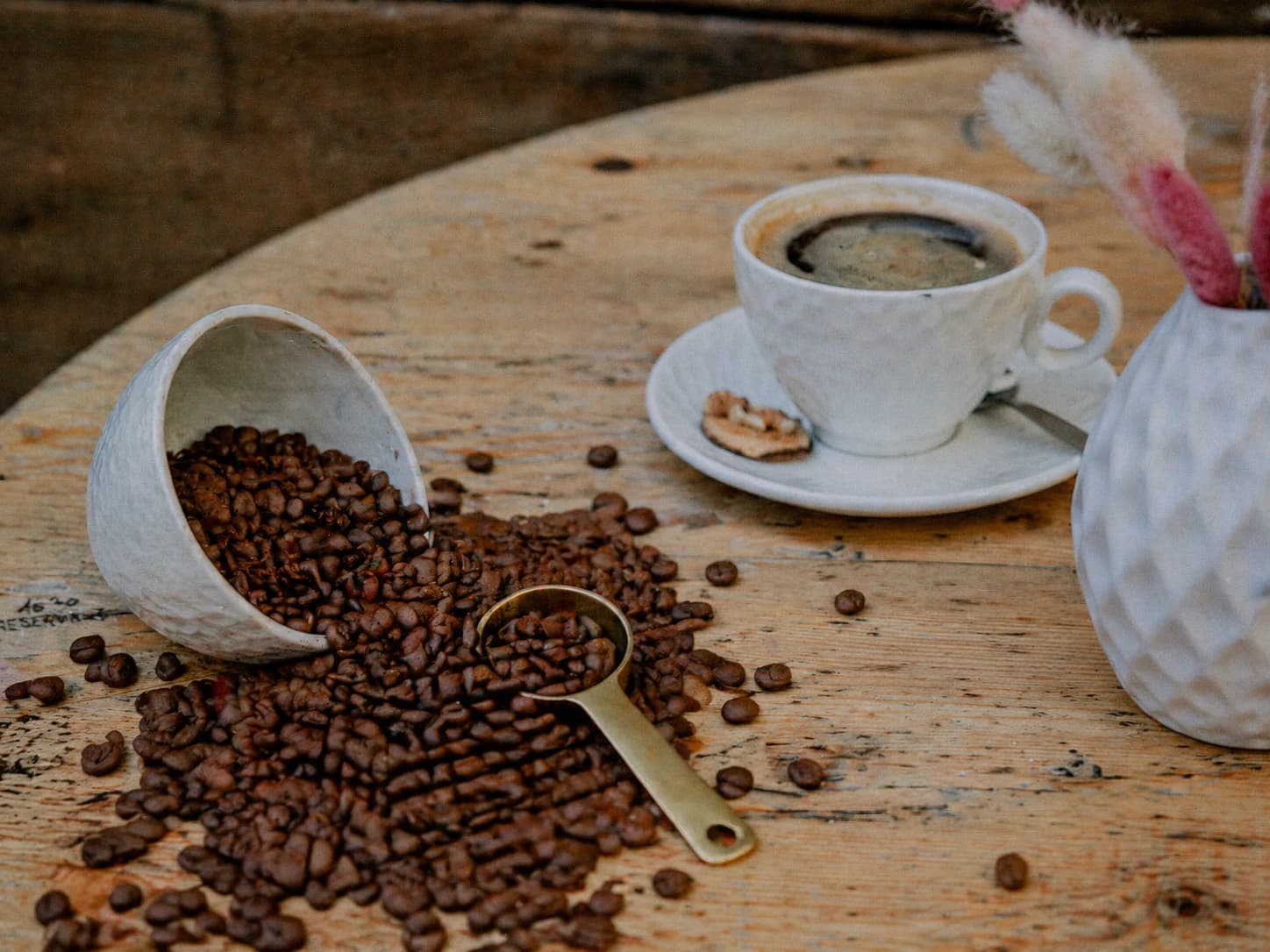 Handgerösteter Filterkaffee vom Gothaer Röster in weißer Tasse